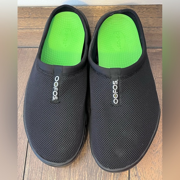 OOFOS Black Slip-On Loafers - Picture 6 of 10